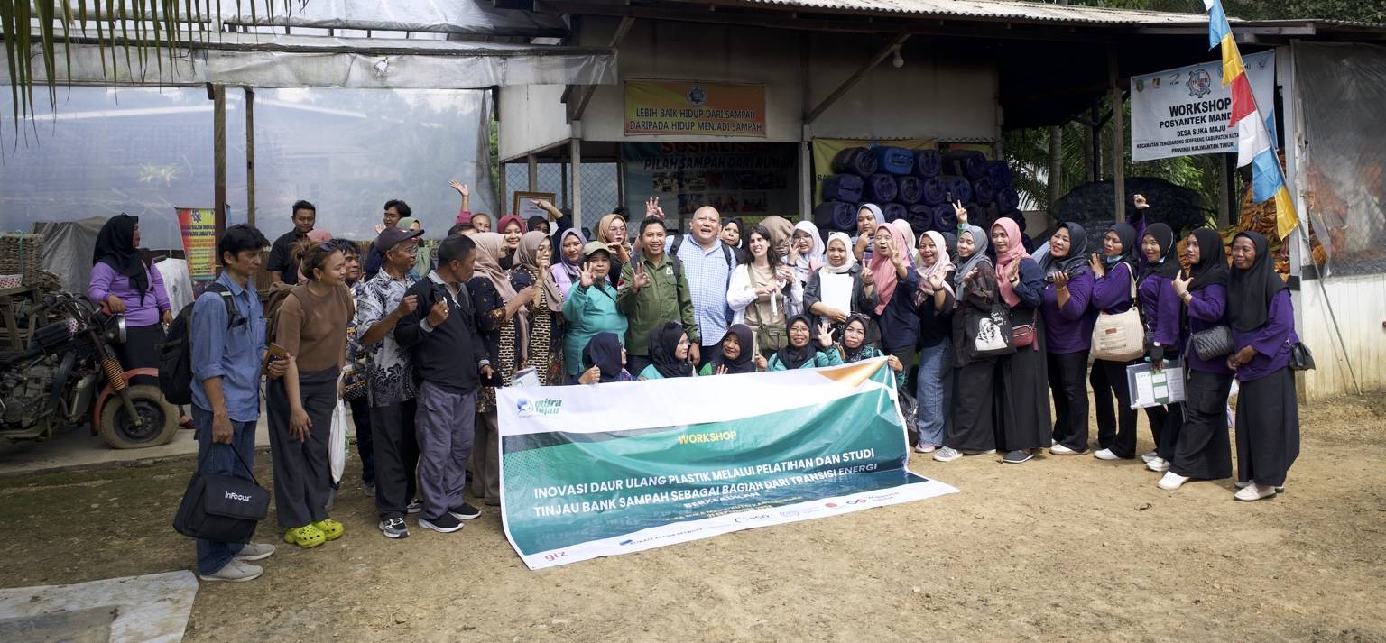 program edukasi daur ulang yang diinisiasi Yayasan Mitra Hijau untuk mendukung pengelolaan sampah berbasis masyarakat.