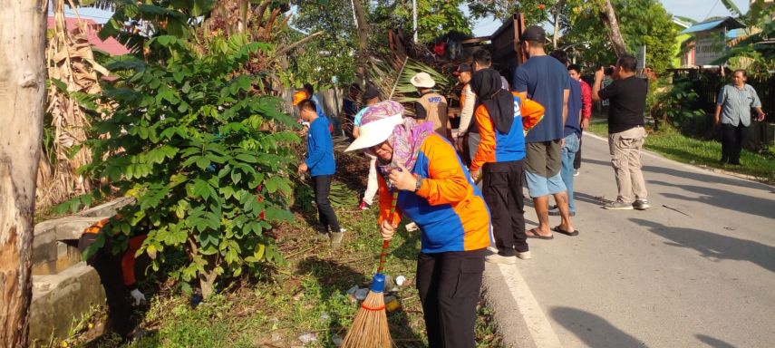 BPBD Bontang Ikut Jumat Bersih di Bontang Baru, Ajak Warga Jaga Lingkungan