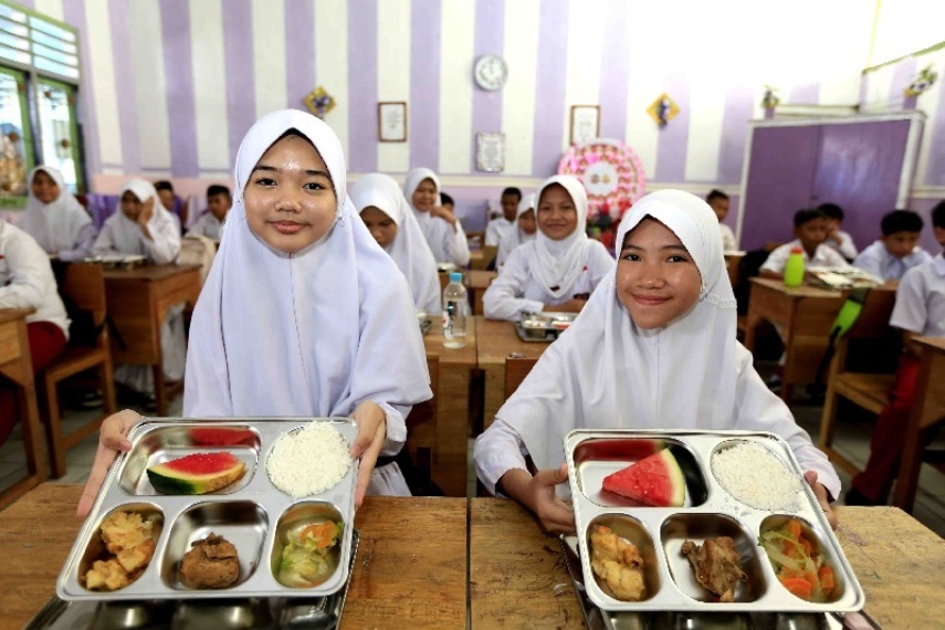 Selain Coret Sekolah Elite, Menko Pangan Larang Dapur MBG Ambil Bahan Baku dari Luar Daerah