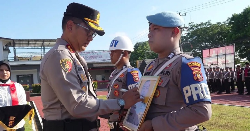 Terlibat Judi Online dan Penipuan, Anggota Polres Kukar Dipecat Tidak Hormat