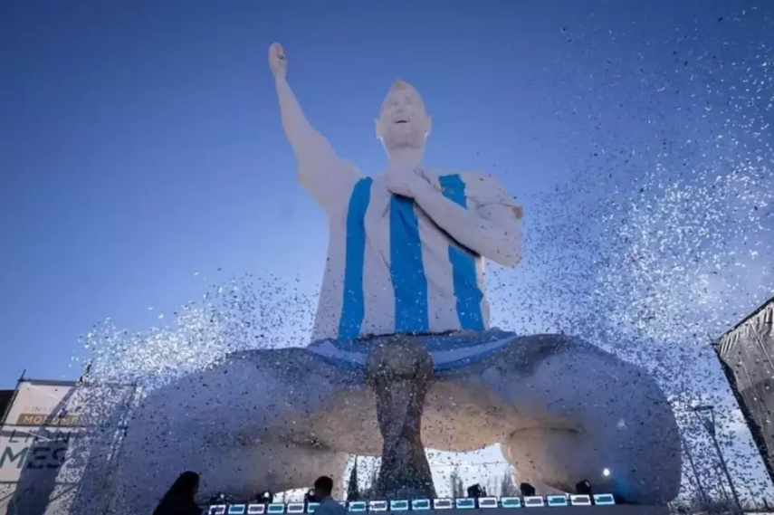 Megah! Patung Messi Setinggi 26 Meter Berbobot 70 Ton Diresmikan di Argentina