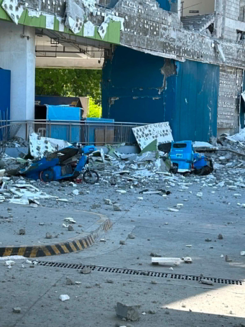A 7.8 magnitude earthquake rocks the southern Philippines, causing some damage and a tsunami warning
