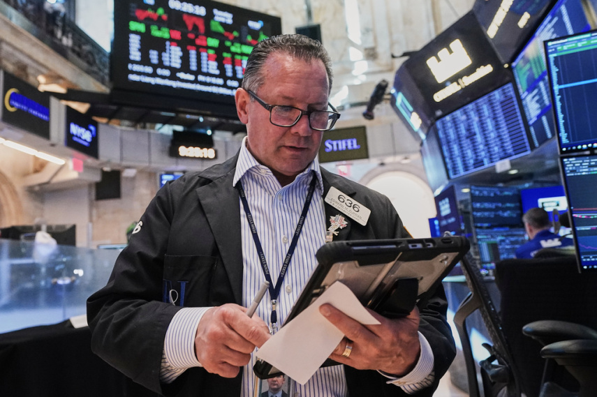 Oil drops below $80 per barrel, while tech stocks weigh on a mixed Wall Street