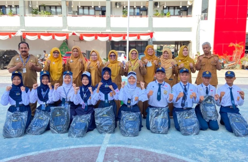 792 Siswa SMPN 2 Bontang Terima Bantuan Tas dari Pemkot