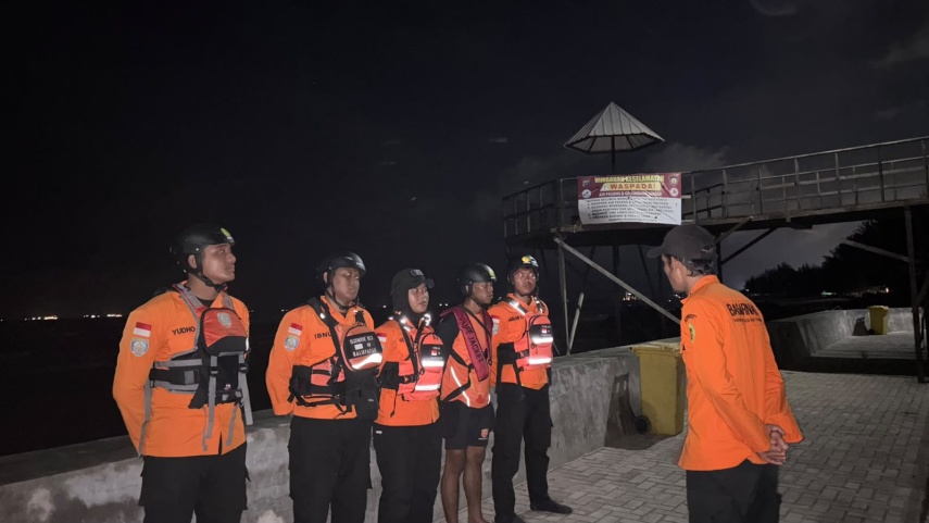 Kapal Nelayan Terbalik Dihantam Gelombang di Muara Manggar Balikpapan, 1 Orang Hilang