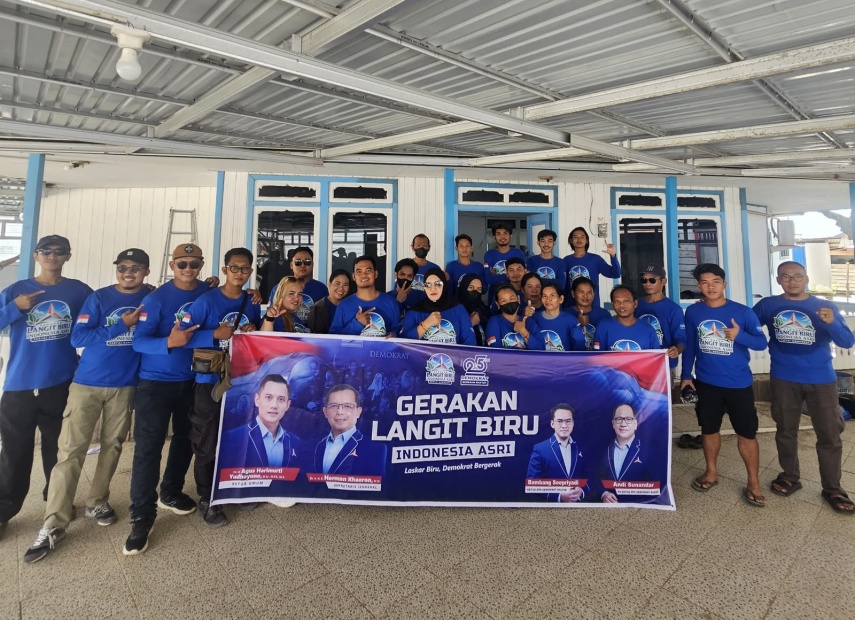 Gerakan Langit Biru Indonesia Asri Demokrat Kukar Gelar Aksi Bersih-Bersih Mushola Desa Selerong