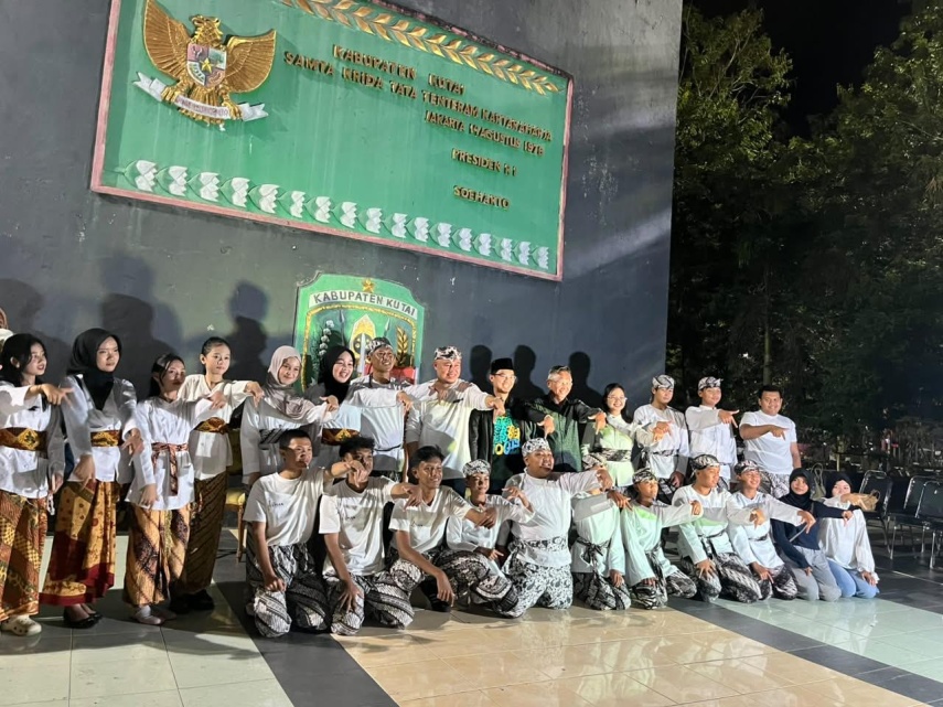 Dari Panggung Monumen Pancasila, Generasi Muda Kukar Disiapkan Lestarikan Tingkilan