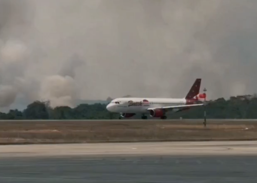 Karhutla di Samarinda Meluas Dekati Runway Bandara APT Pranoto