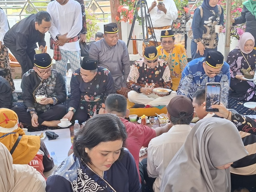 Beseprah, Tradisi Makan Bersama yang Satukan Sultan dan Rakyat Kukar